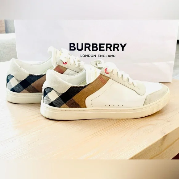 Burberry Reeth Low Top Sneakers - Picture 4 of 11